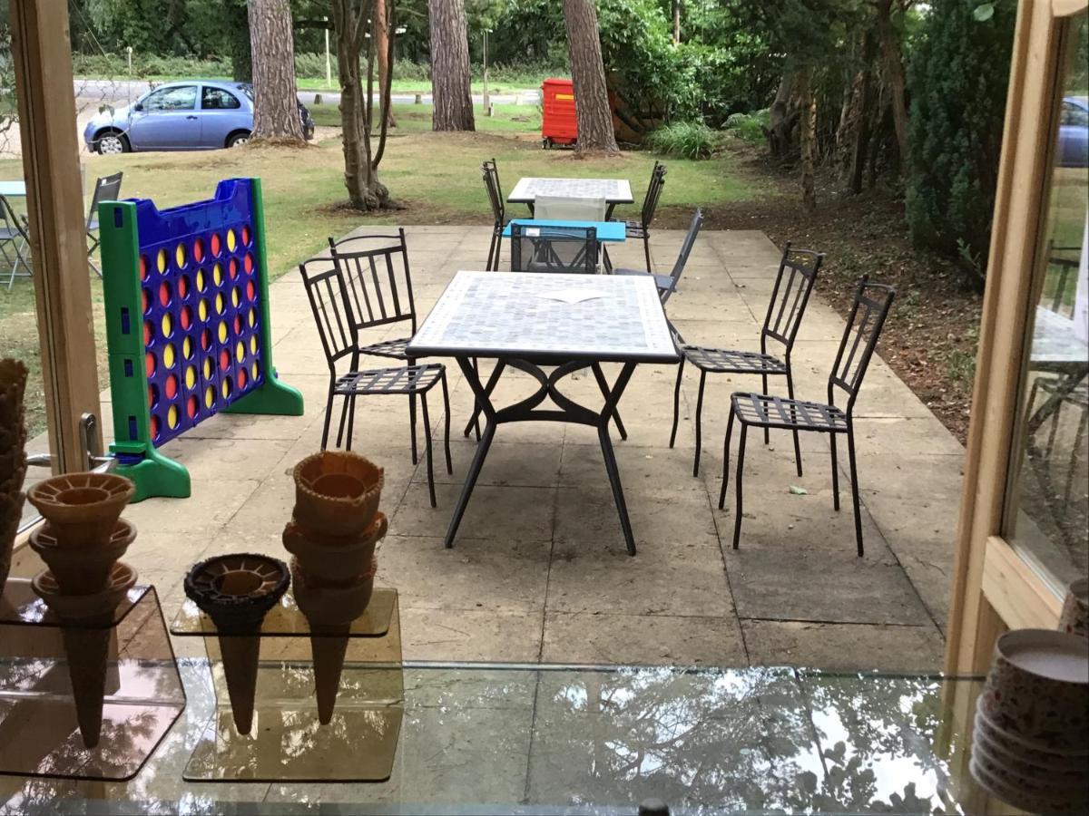 เลอ ชาโตว์ Bed & Breakfast Cadnam ภายนอก รูปภาพ