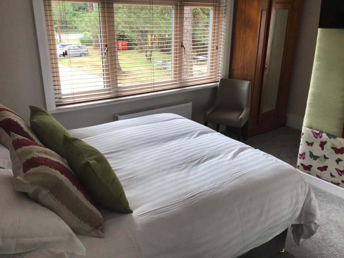 เลอ ชาโตว์ Bed & Breakfast Cadnam ภายนอก รูปภาพ