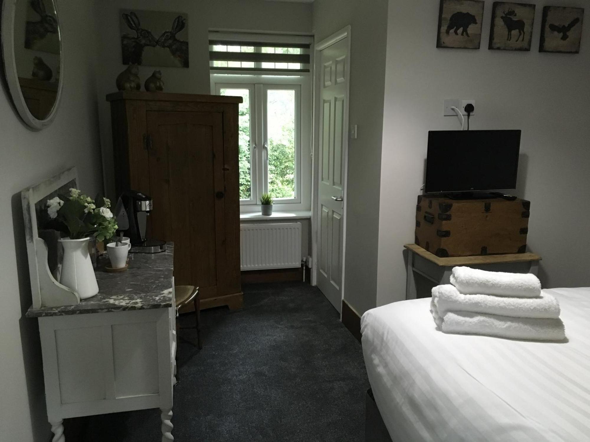 เลอ ชาโตว์ Bed & Breakfast Cadnam ภายนอก รูปภาพ